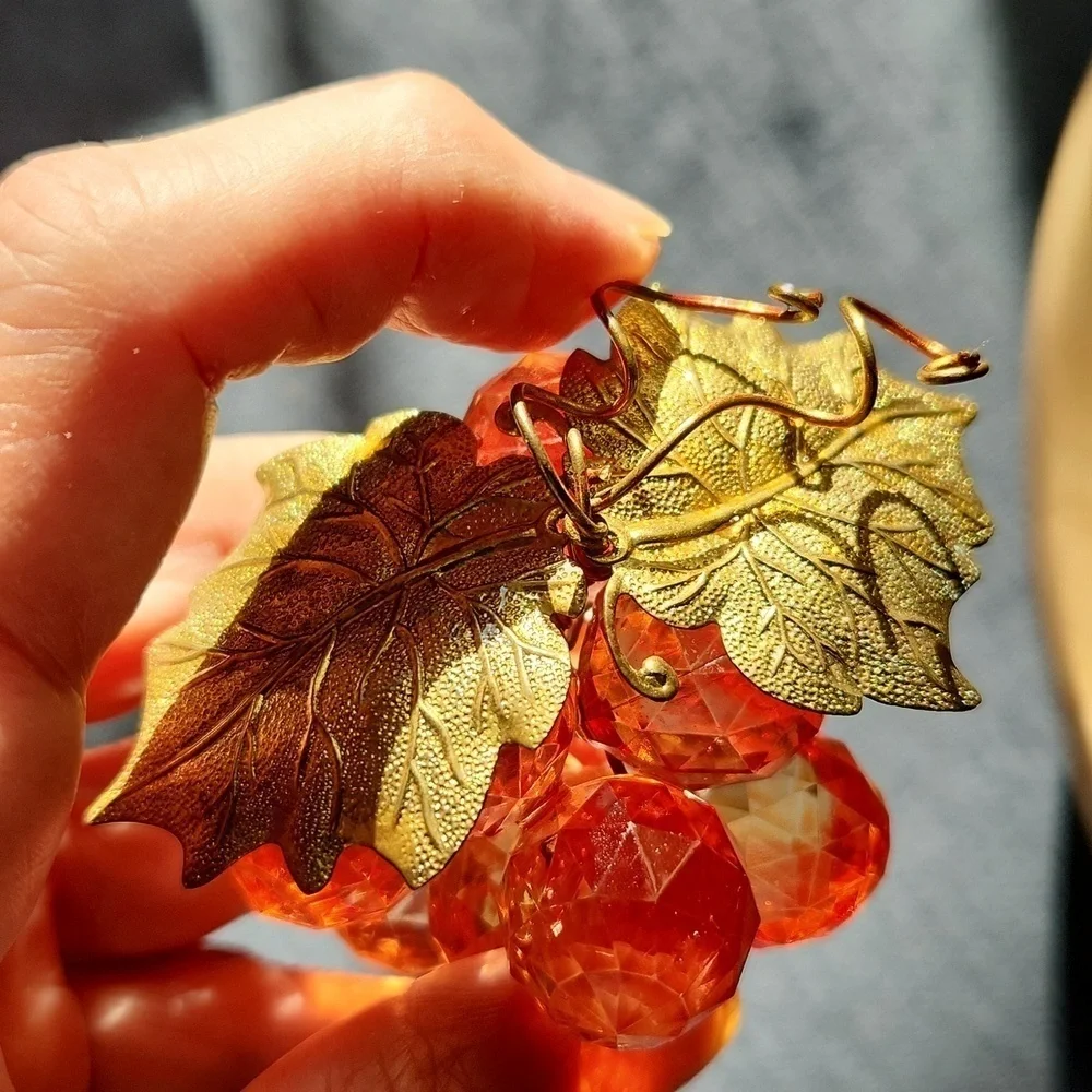 Lot of 7 Vintage MCM Acrylic Lucite Faceted Colored Grape Clusters with leafes
